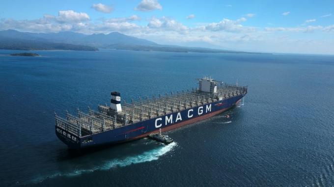 le CMA CGM "Antoine de Saint-Exupéry", plus grand porte-conteneurs au monde battant pavillon français (Photo D.R.)