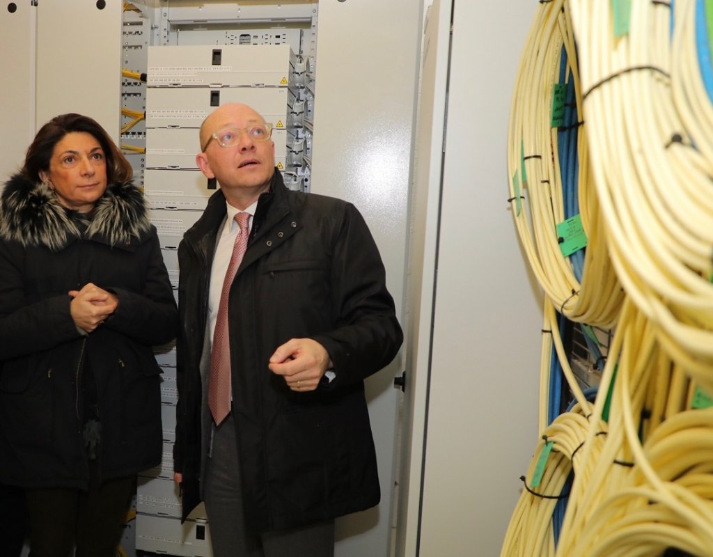 Martine Vassal a visité les différents sites de l'entreprise Interxion implantés sur le Port de Marseille-Fos (Photo Christian Rombi)