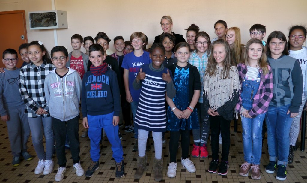 Beaucoup de sourires et de la joie, autour de Claire-Marie Le Guay, à l’issue d’une heure d’un cours de musique exceptionnel. (Photo M.E.)