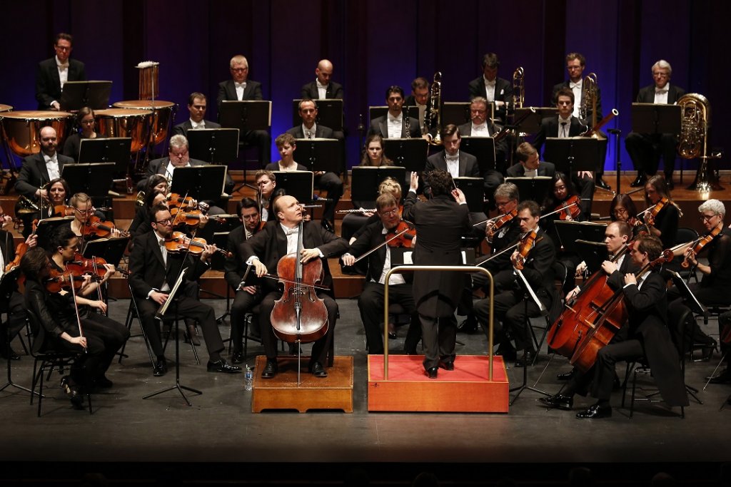 Devant le Luzerner Sinfonieorchester, Truls Mørk a livré un remarquable concerto d’Elgar. (Photo Caroline Doutre)