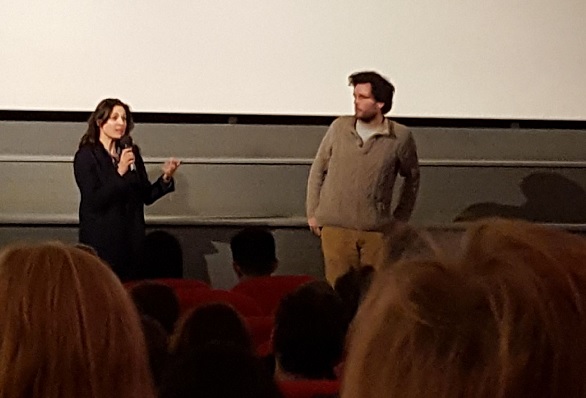 A la suite de la projection du film "On a 20 ans pour changer le monde" la réalisatrice Hélène Médigue et le principal protagoniste du film Maxime de Rostolan ont débattu avec le public venu en nombre aux Variétés (Photo L.G.)