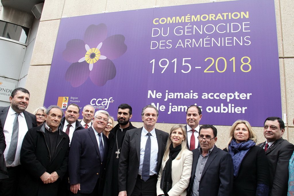 Renaud Muselier en présence d'Aurore Bruna et de nombreuses personnalités a dévoilé une plaque commémorative du génocide arménien sur la façade de l'Hôtel de Région (Photo Robert Poulain)