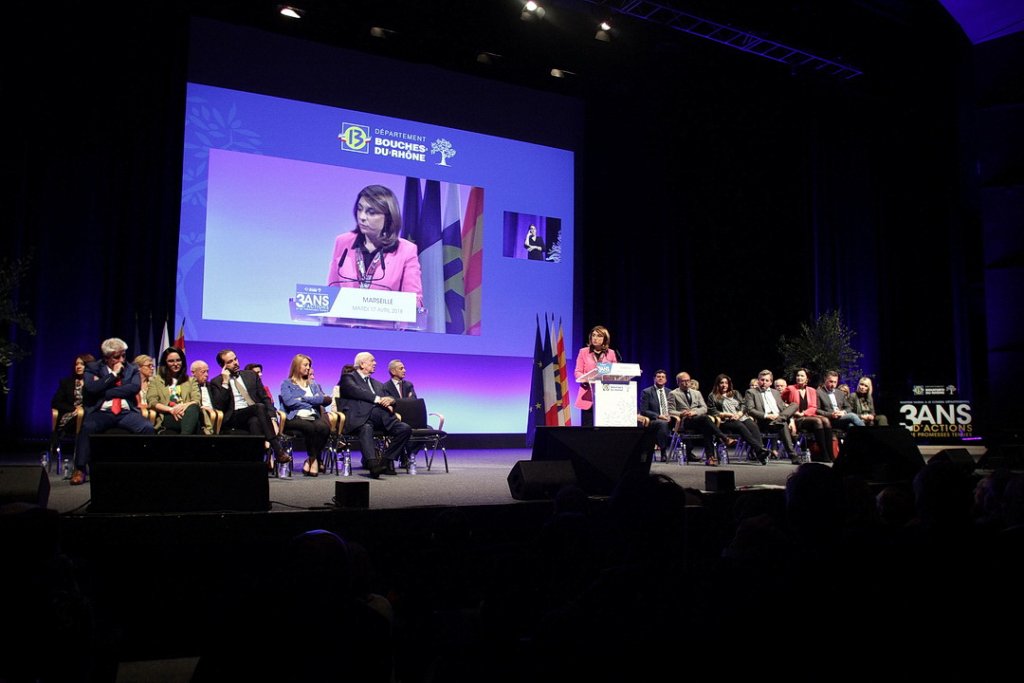 Arrivée à mi-mandat, 3 ans, Martine Vassal, la présidente LR du Département 13 va à la rencontre de la population afin de présenter son bilan (Photo Robert Poulain)