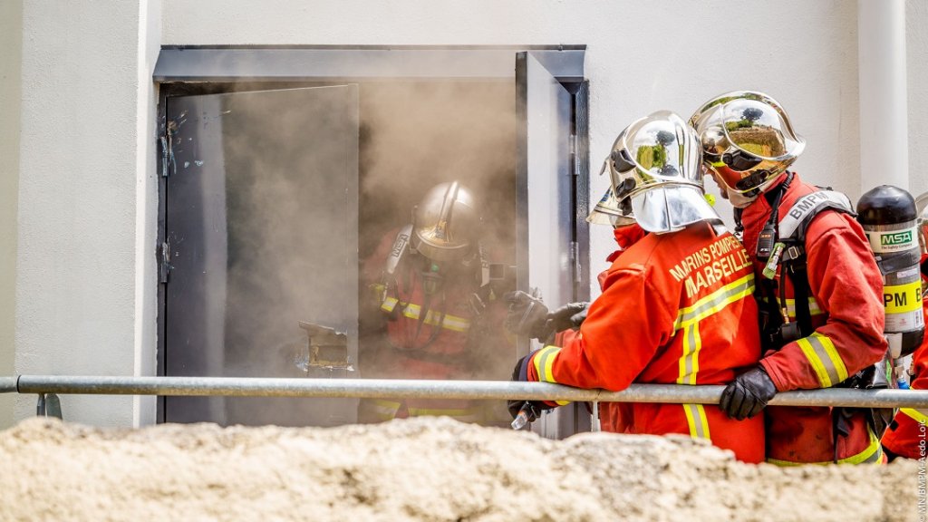 50 marins-pompiers sont intervenus sur l'incendie d'un magasin Lidl à Marseille / © BMPM/SM Aedo