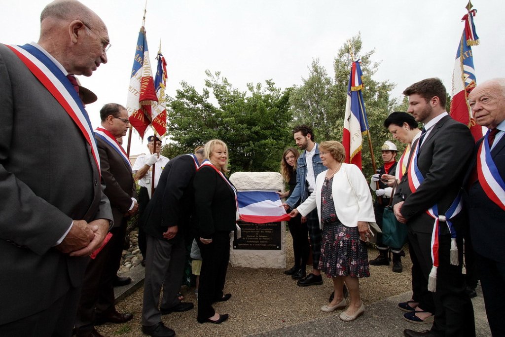 Inauguration du rond-point lieutenant-colonel Louis Monguilan à Aix-en-Provence en présence de nombreuses personnalités (Photo Robert Poulain)