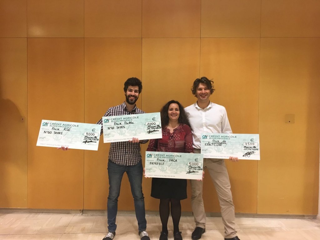 Sabine Ferrero, fondatrice de Payrfect a remporté le prix Paca du Phare de l'entrepreneuriat entourée de deux autres lauréats, le prix RSE dévolu à Kevin Gougeon pour N'Go Shoes et le prix innovation à Fabien Astic pour ExactCure (Photo DR/Payrfect)