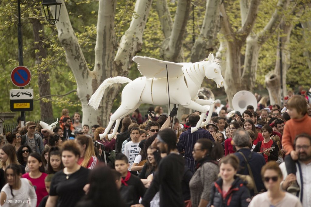 Une partie du bestiaire fabuleux d’Orfeo et Majnun a déjà défilé à Arles il y a quelques semaines. (Photo Florent Gardin)