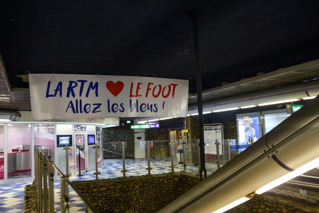 Bâche coupe du monde métro Vieux-Port (Photo RTM)