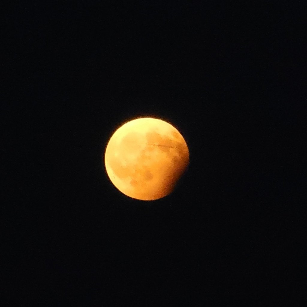 Eclipse partielle de Lune du 7 août 2017 - La partie inférieure droite de la Lune est plongée dans l’ombre de la Terre (Photo Michel Marcelin)