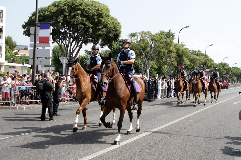 La Garde républicaine a défilé pour la première fois à Marseille (Photo Robert Poulain)