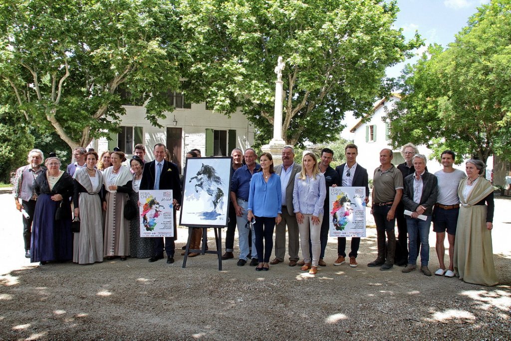 Michèle Ricard entourée de ses partenaires (Photo Robert Poulain)