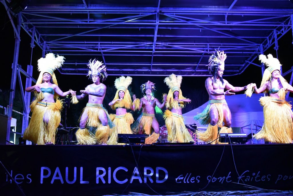 Les danseuses et danseurs polynésiens