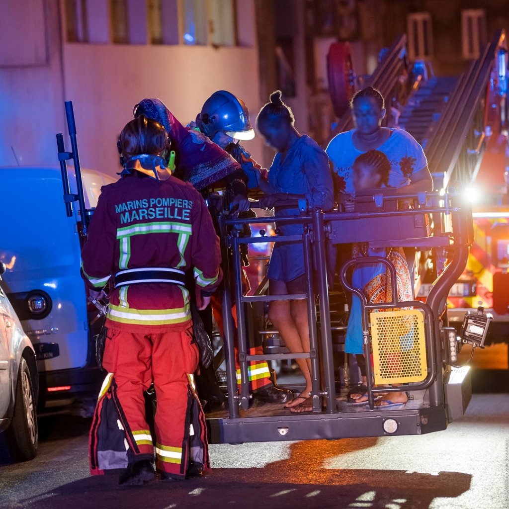 14 personnes ont été évacuées par la grande échelle (Photo BMPM /MT François Etourneau)