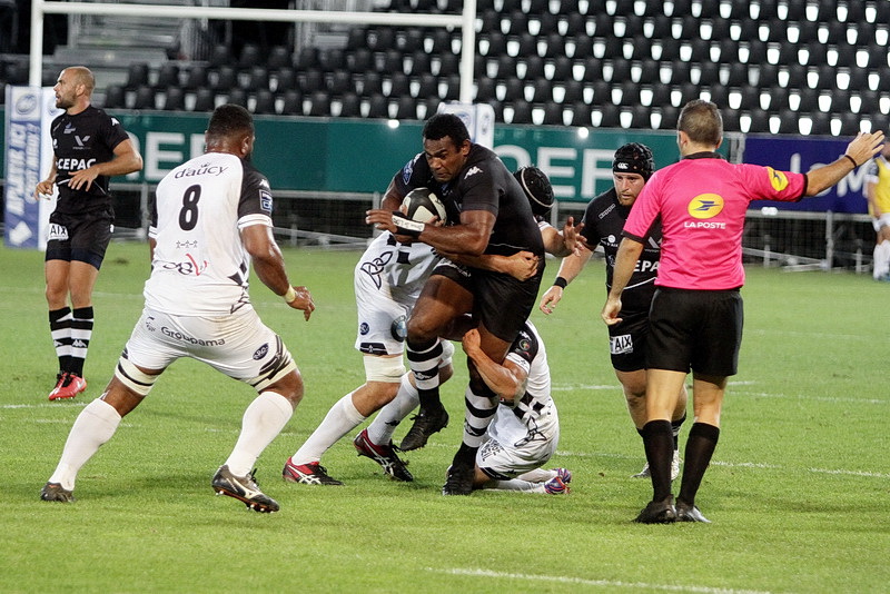 Toute la volonté de Provence Rugby illustrée par la puissance et le rictus de de Seremaia Nakala Burotu qui part au combat. Photo Robert Poulain.