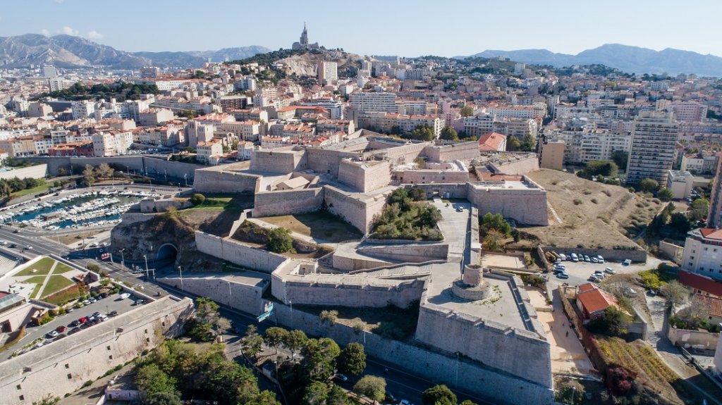 La Citadelle s’ouvre : d’un site de surveillance et de réclusion, elle s’apprête à devenir un lieu d’échange et de partage, avec la transmission pour fil rouge (Photo Groupe SOS Culture)