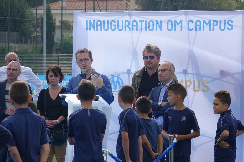 Jacques-Henri Eyraud entouré de Richard Miron, adjoint au maire de Marseille en charge du Sport, de Thierry Santelli vice-président du CD13, en charge des sports et Lionel Royer-Perreaut maire des 9/10 (Photo Jean-Michel Ruscitto)