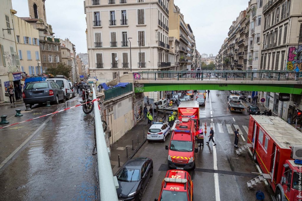 Le cours Lieutaud reste barré à la circulation jusqu’à nouvel ordre (Photo BMPM/SM Aedo)