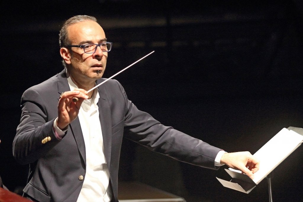 Nader Abbassi dirige "La Traviata" à l’Opéra de Marseille. (Photo Christian Dresse)