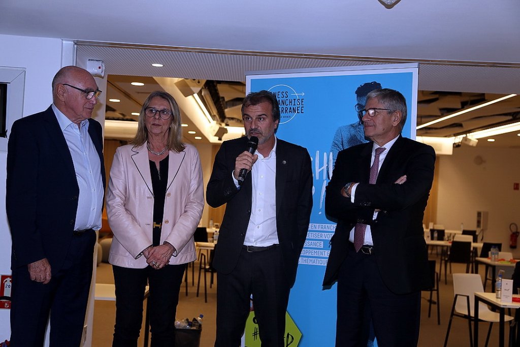 Jean-Luc Chauvin entouré de Corinne Pellegrini, Michel Bourel (Photo Robert Poulain)