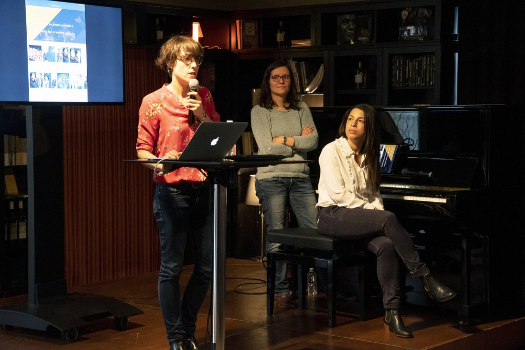 Clothilde Chalot, Hannelore Guittet, fondatrices de NoMad Music et Nomadplay et Célimène Daudet ont expérimenté la nouvelle application dans les salons du Teddy Bar du Grand Théâtre de Provence. (Photo S.Rousselon - ville d’Aix-en-Provence).