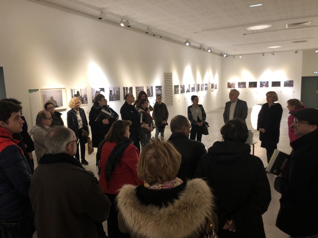 Vernissage de l'exposition "Défenseurs des droits de l’Homme au XXIe siècle" (Photo : Fondation du Camp des Milles - Mémoire et Éducation)