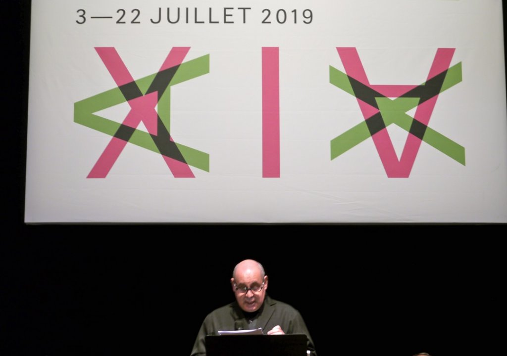 Pierre Audi a présenté sa première programmation après avoir dévoilé le nouveau logo du festival. (Photo Michel Egéa)