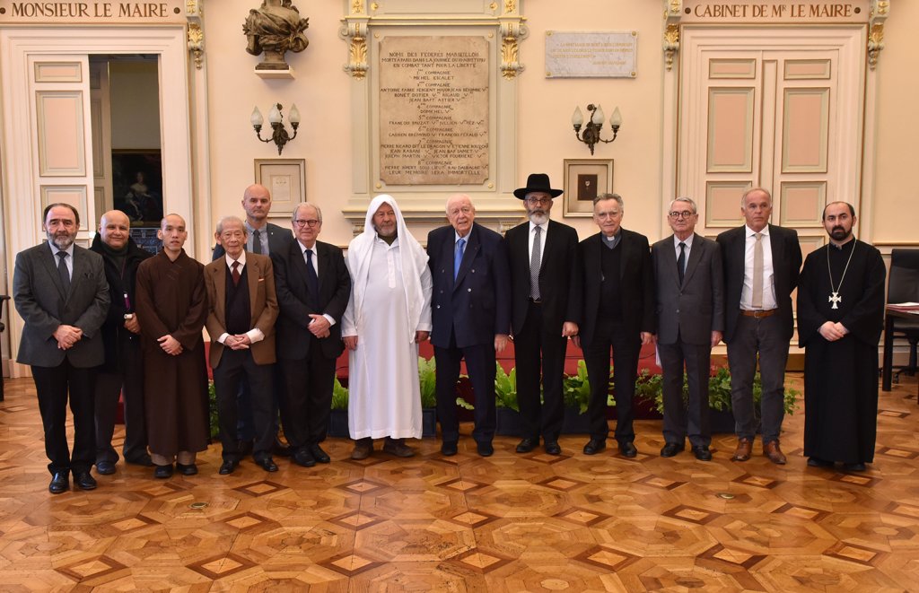 L'ensemble des représentants de Marseille Espérance était présent autour de Jean-Claude Gaudin (Photo D.R.)