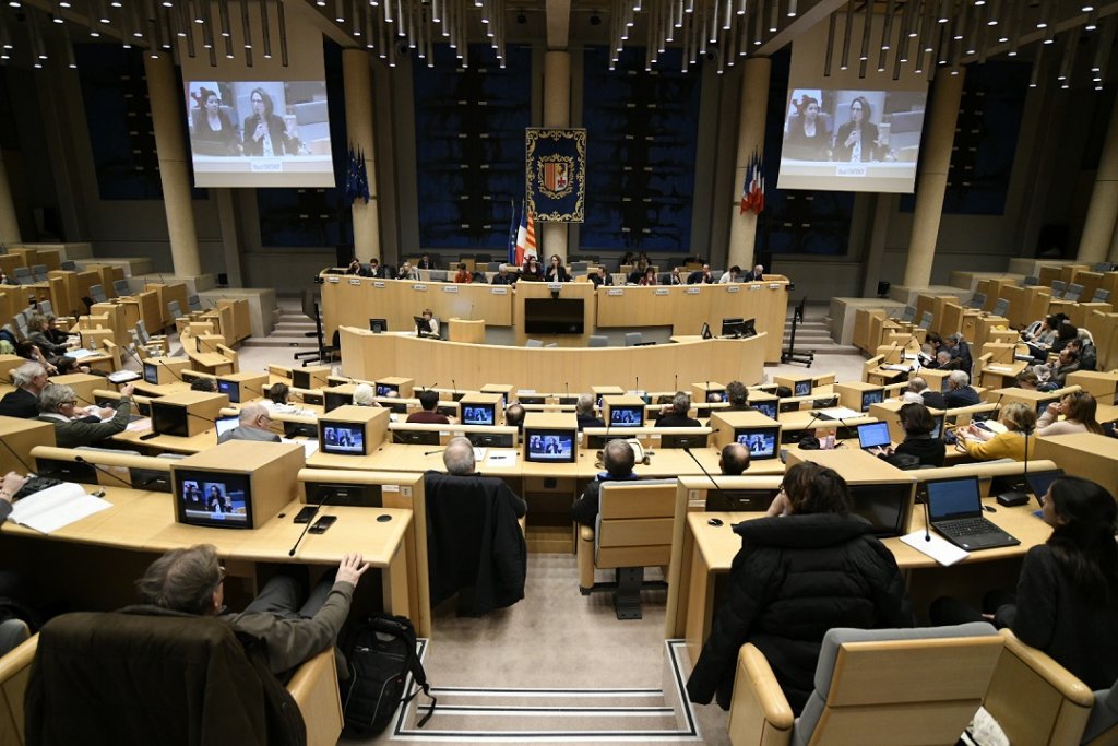 C'est au sein de l'hémicycle de l'Hôtel de Région que Maud Fontenoy a présidé la première Assemblée Maritime pour la Croissance Régionale et Environnementale (AMCRE) (Photo Franck Pennant)