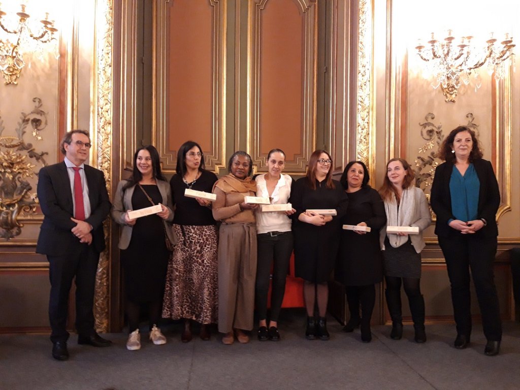 Claude Garnier, Délégué académique, les 7 lauréates 2018 et Marie-Emmanuelle Assidon, Préfète déléguée pour l'égalité des chances (Photo M.B.)