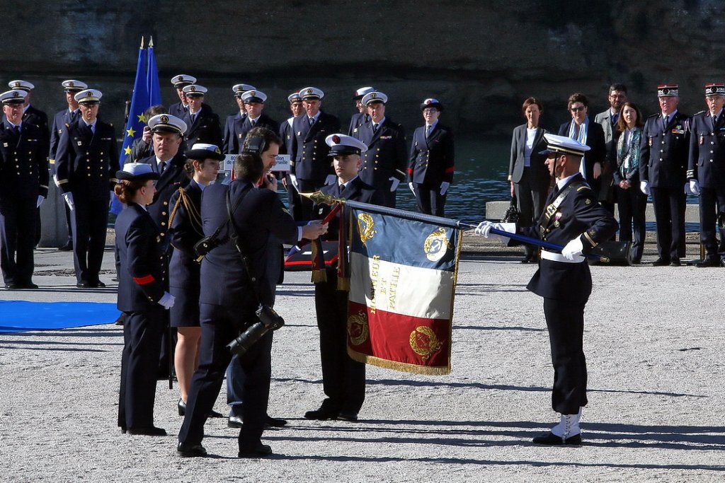 La médaille de la Sécurité Intérieure, échelon or, a été remise au Drapeau du Bataillon de marins-pompiers de Marseille (Photo Robert Poulain)