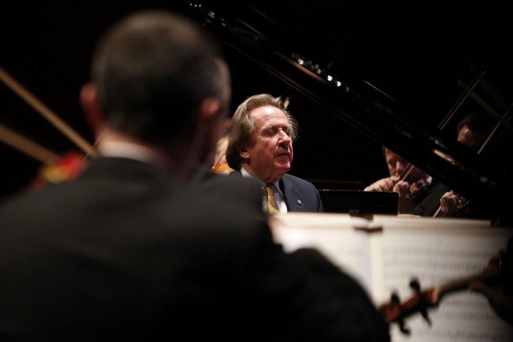 Rudolf Buchbinder directeur musical inspiré et remarquable soliste pour l’intégrale des concertos pour piano de Beethoven. Photo Caroline Doutre.