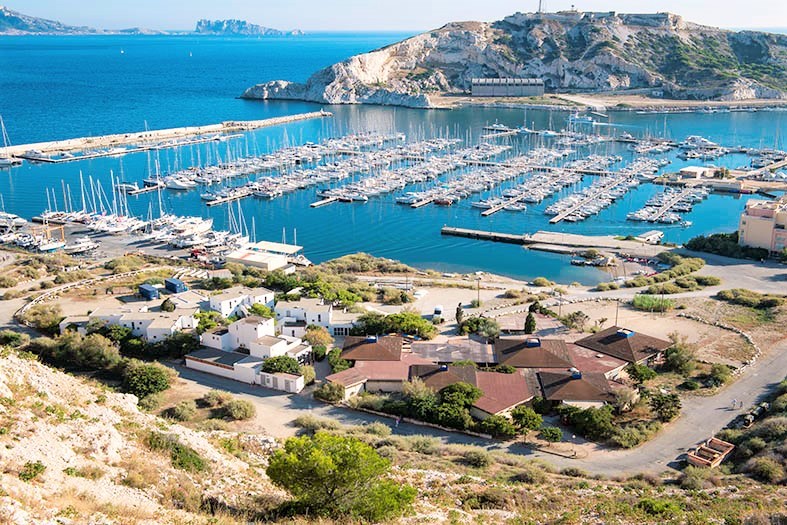 Vue aérienne du Centre Vacances Léo Lagrange : îles du Frioul Vacances Léo Lagrange (Photo D.R/VLL)