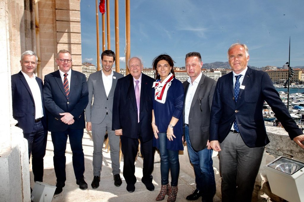 Une rencontre entre Martine Vassal, Jean-Claude Gaudin et Tony Estanguet entourés de Nicolas Hénard, Anthony Piqueras, Sébastien Chesboeuf, Dominique Tian et Didier Réault pour envisager une nouvelle zone maritime entre le Mucem et le J1 (Photo D.R)