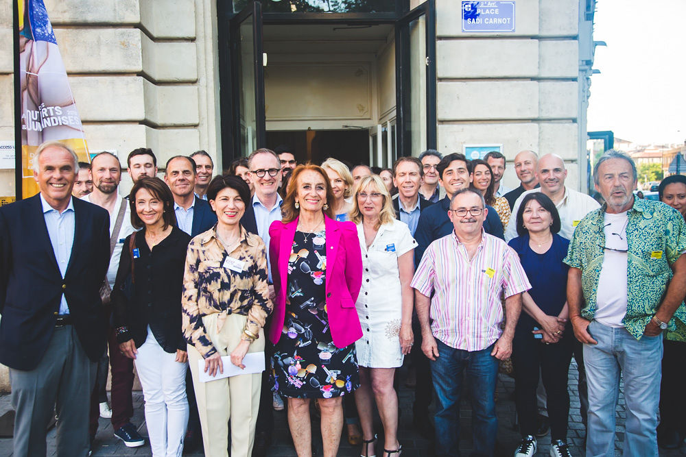 Monique Cassar, présidente de la délégation Bouches-du-Rhône de la CMAR entourée des élus Dominique Tian, Danielle Milon et artisans du territoire (Photo CMAR Paca/Karolian Kodlubaj)