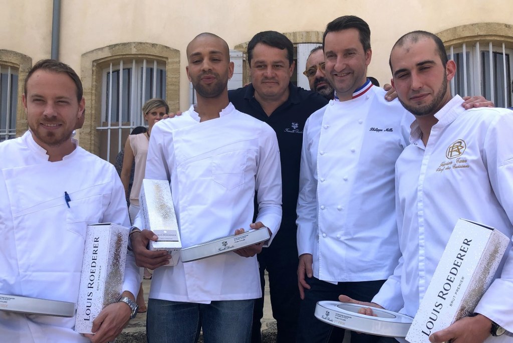 Autour de Laurent Bréchet et de Dimitri Kuchenbrod la cheville ouvrière du concours, au centre, de gauche à droite les chefs Lorenzo Ferro, Chieckhou Gueit, Philippe Mille et Florian Cano. (Photo Michel Egéa)