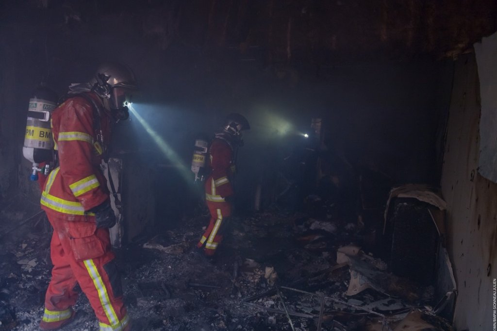 Un appartement de 40m² entièrement détruit par les flammes (Photo BMPM/MT Julien Sionneau)