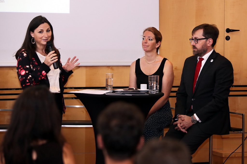 Catherine Gineste, déléguée régionale Admical en Provence-Alpes-Côte d’Azur, Cathy Racon-Bouzon, députée des Bouches-du-Rhône et Me Wilfried Meynet sont intervenus sur les menaces qui pèsent sur le mécénat (Photo Robert Poulain)