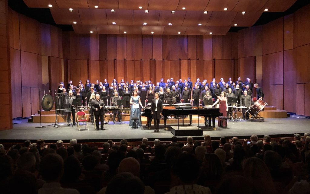 Le Grand Théâtre de Provence avait fait le plein, samedi soir, pour les Carmina Burana de Carl Orff données par le Chœur de Radio France. (Photo M.E.)