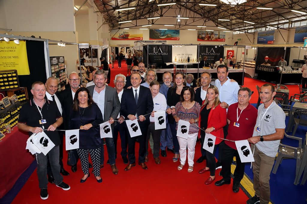 Inauguration du village corse par un aréopage de parsonnalités (Photo Robert Poulain)