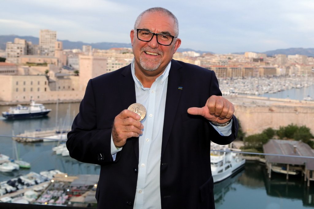 Dominique Frérard a reçu la médaille de la ville de Marseille pour son engagement (Photo Robert Poulain)