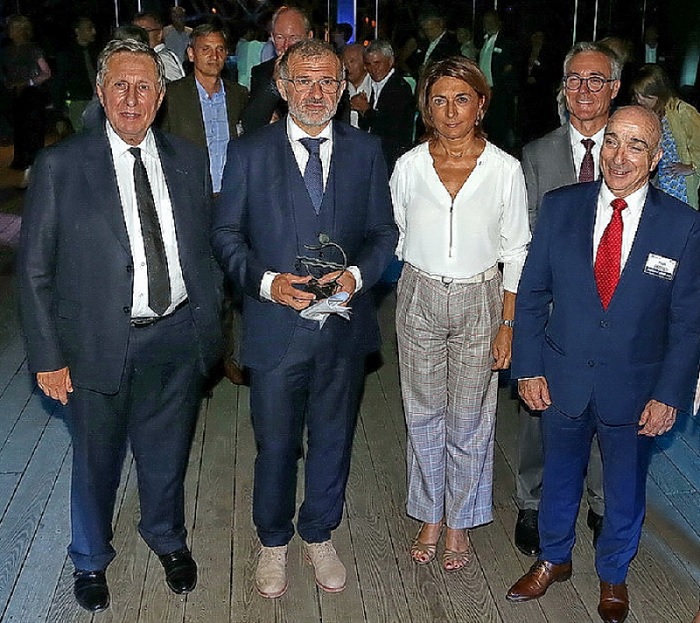 (De gauche à droite) Bernard Kleinhoff, Région Sud - Yves Fagherazzi, la Seramm qui a reçu le 1er prix de l’Engagement - Martine Vassal, CD13 & AMPmétropole - Stéphane Bauw, Groupe AG2R-La Mondiale et Yvon Grosso, président du Medef Sud (Photo Robert Poulain)