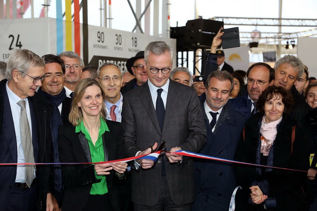 Bruno Le Maire a coupé le ruban inaugural de l'Usine extraordinaire accompagnés de l'ensemble des partenaires (Photo Robert Poulain)