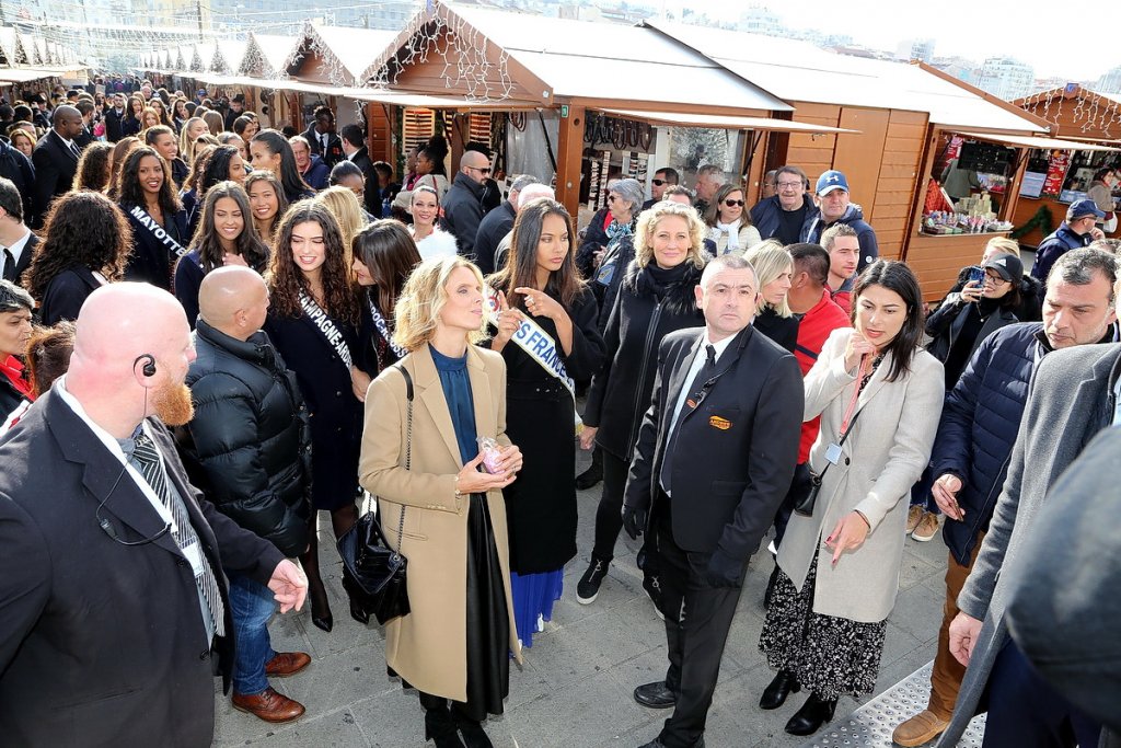 Marché de Noël à Marseille des Miss en cadeau... (Photo Robert Poulain)