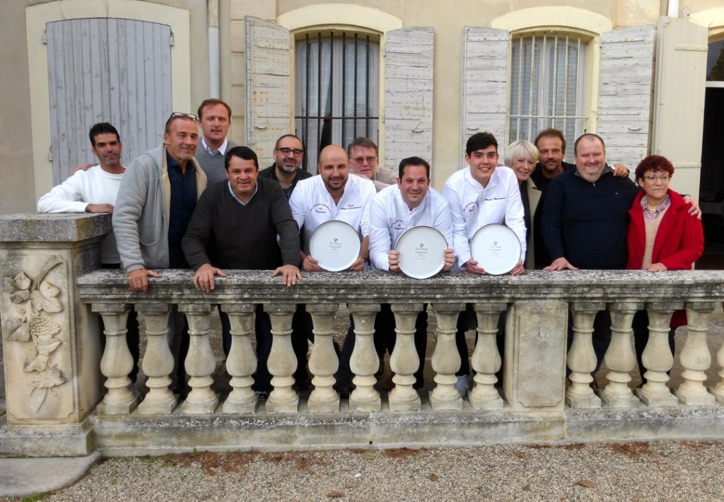 Au centre les trois chefs avec de gauche à droite Tarik Mezri-Charmasson, Nicolas Bottero et Mateus Marangoni entourés, toujours de g. à dr. de Paul-Emile Masson, Serge Dupire, Louis Ribet, Laurent Bréchet, Dimitri Kuchenbrod, Christophe Guèze, Alice Dona, Stéphane Hénon, Eric Sapet et Josiane Déal. (Photo M.E.).