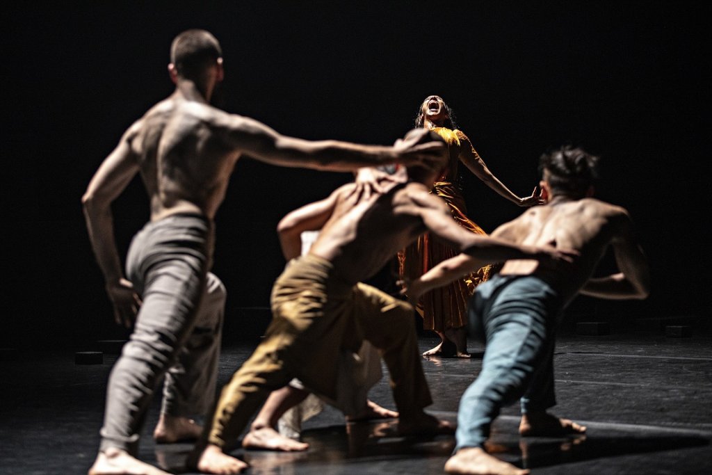 Immense Mythili Prakash qui incarne la déesse protectrice de la nature. (Photo Jean-Louis Fernandez)