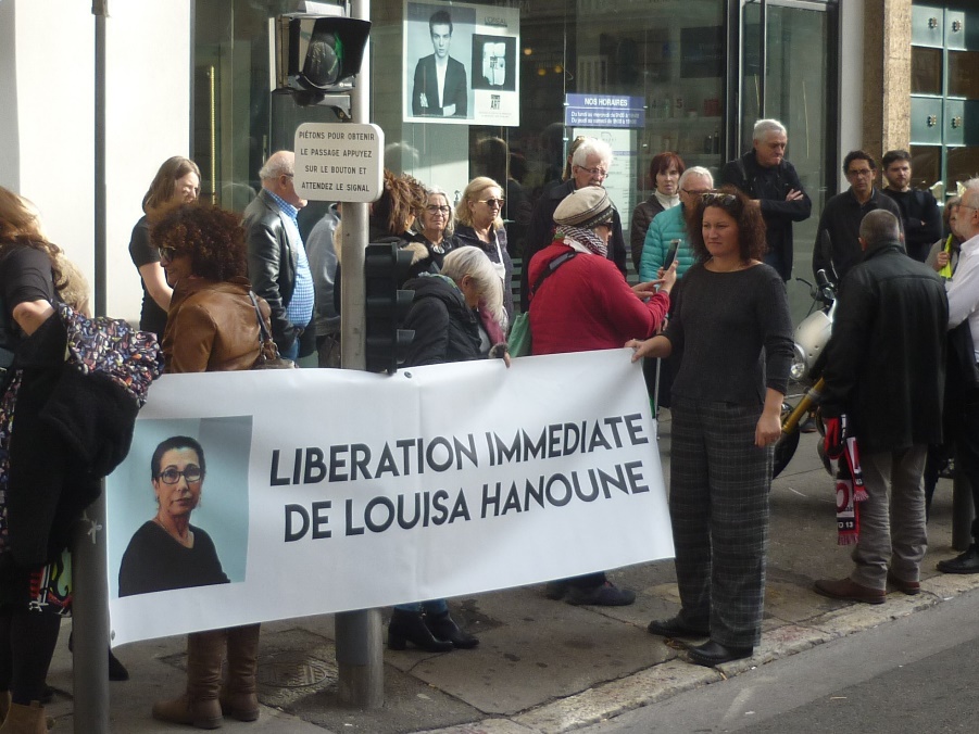 Rassemblement devant le consulat d'Algérie un rassemblement unitaire pour la libération de Louisa Hanoune Lakhdar Bouregaa, Karim Tabbou (Photo D.R.)