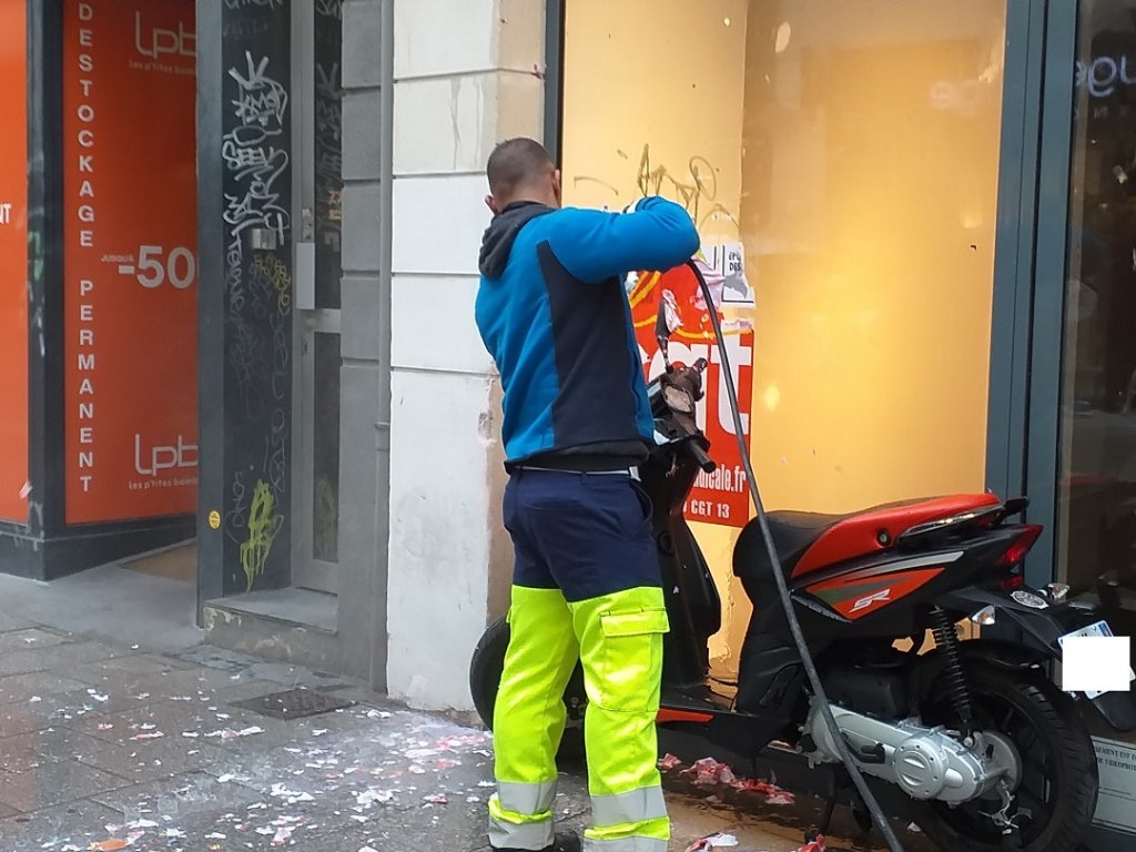 A Marseille: Karcher-moi cette grève que je ne saurais voir (Photo Patricia Maillé-Caire)