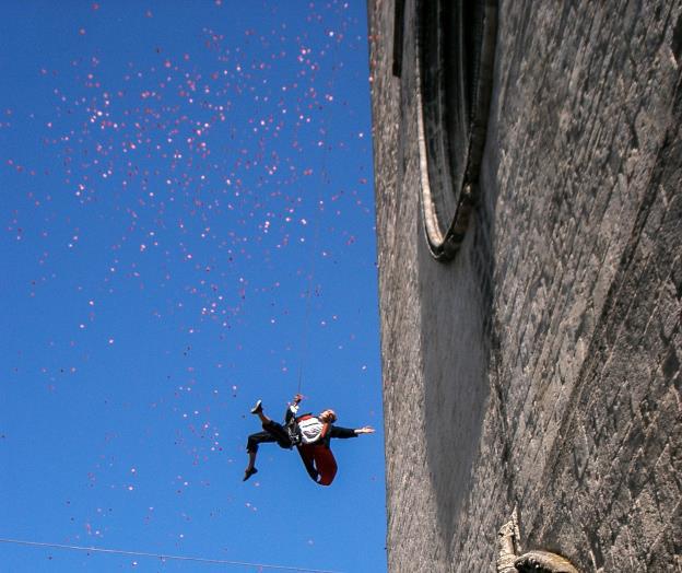 Performance d’escalade artistique d'Antoine Le Menestrel grimpeur de haut niveau (Photo Fred Massé)