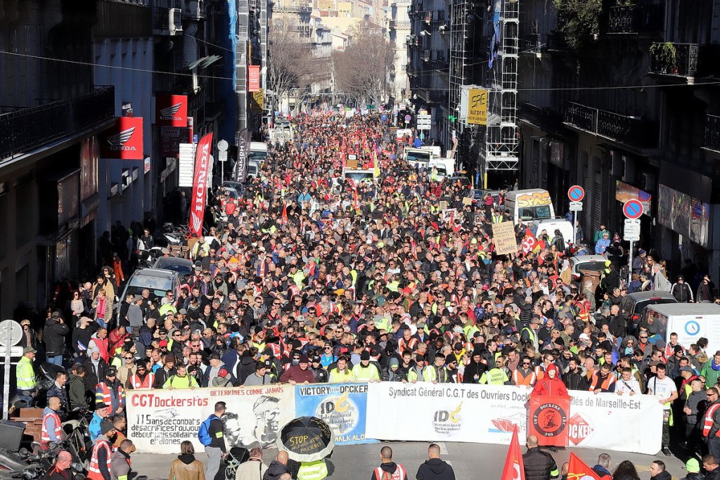 Plusieurs dizaines de milliers de personnes sont dans la rue contre la réforme des retraites (Photo Robert Poulain)