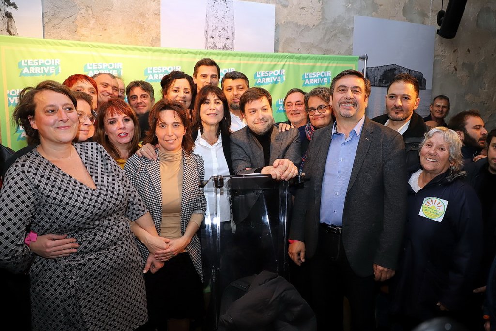 Michèle Rubirola entourée de son "Ensemble" Olivia Fortin, Sophie Camard, Benoît Payan, Jean-Marc Coppola et les autres... (Photo Robert Poulain)